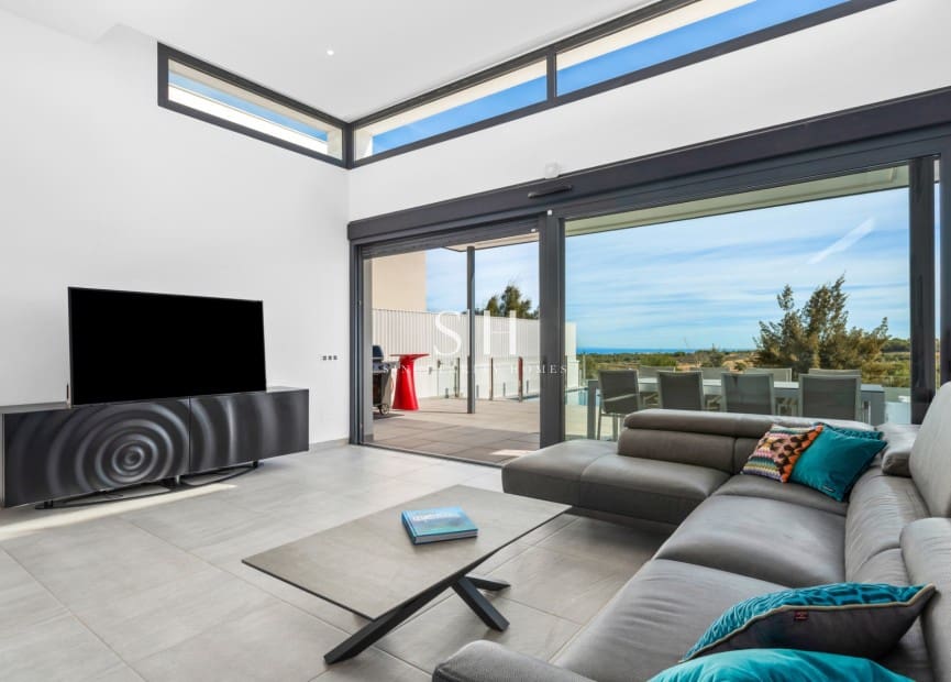 Chalet de 4 habitaciones en San Miguel de Salinas en venta con piscina - 695.000 € (Ref: 9491714)