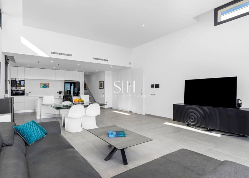 Chalet de 4 habitaciones en San Miguel de Salinas en venta con piscina - 695.000 € (Ref: 9491714)