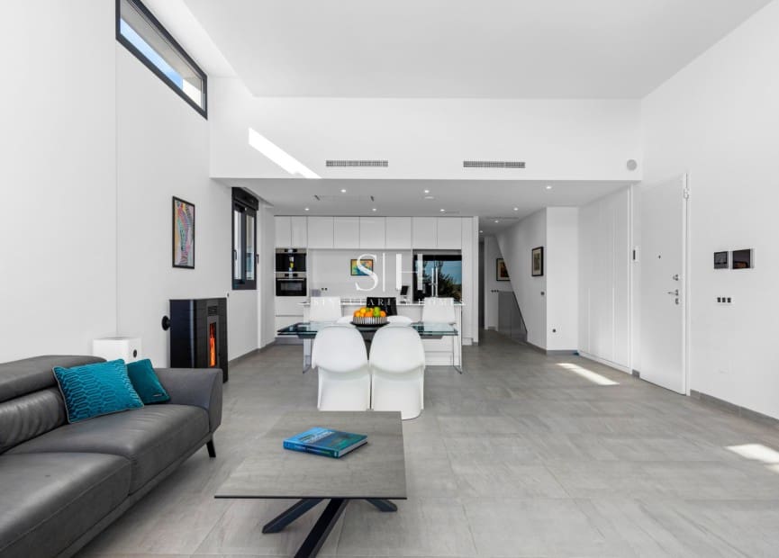 Chalet de 4 habitaciones en San Miguel de Salinas en venta con piscina - 695.000 € (Ref: 9491714)