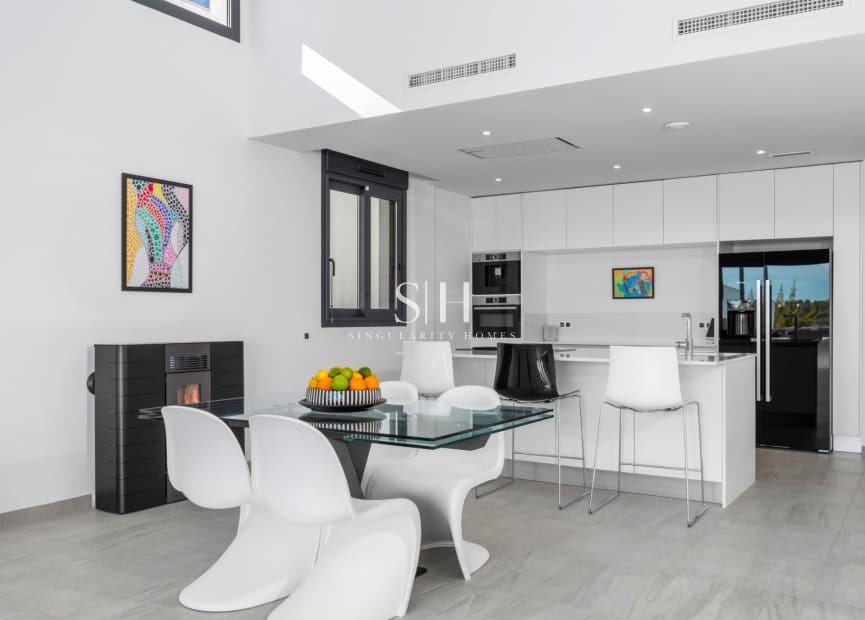 Chalet de 4 habitaciones en San Miguel de Salinas en venta con piscina - 695.000 € (Ref: 9491714)