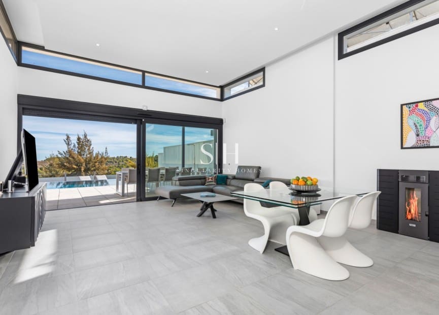 Chalet de 4 habitaciones en San Miguel de Salinas en venta con piscina - 695.000 € (Ref: 9491714)