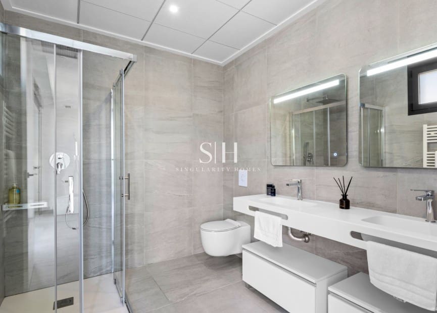 Chalet de 4 habitaciones en San Miguel de Salinas en venta con piscina - 695.000 € (Ref: 9491714)