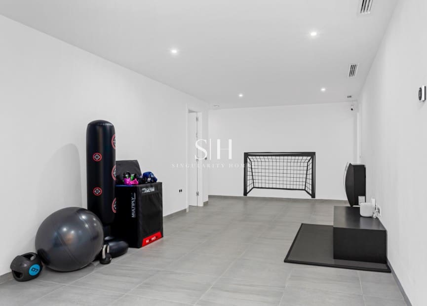 Chalet de 4 habitaciones en San Miguel de Salinas en venta con piscina - 695.000 € (Ref: 9491714)