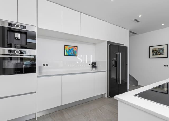 Chalet de 4 habitaciones en San Miguel de Salinas en venta con piscina - 695.000 € (Ref: 9491714)