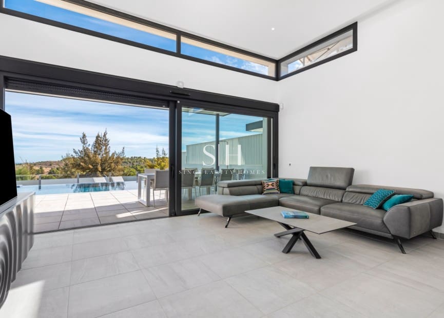 Chalet de 4 habitaciones en San Miguel de Salinas en venta con piscina - 695.000 € (Ref: 9491714)