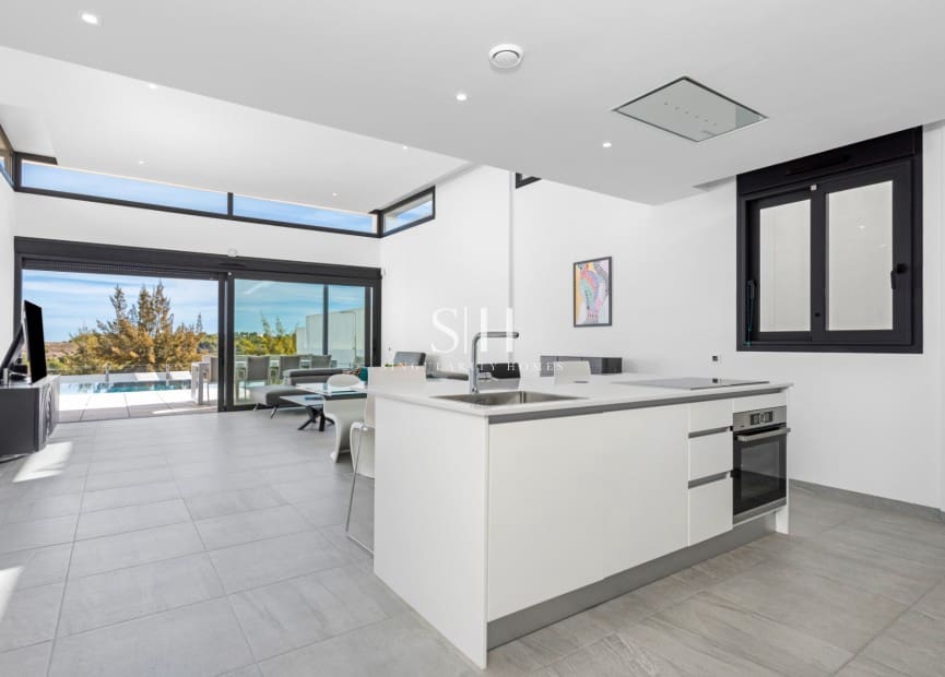 Chalet de 4 habitaciones en San Miguel de Salinas en venta con piscina - 695.000 € (Ref: 9491714)