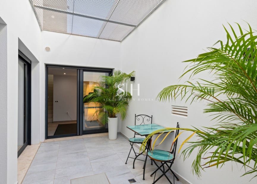 Chalet de 4 habitaciones en San Miguel de Salinas en venta con piscina - 695.000 € (Ref: 9491714)