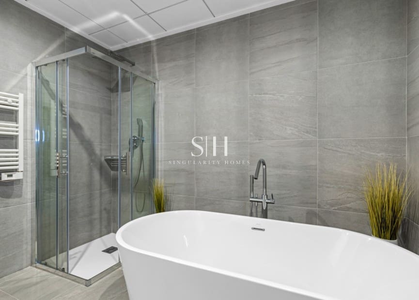 Chalet de 4 habitaciones en San Miguel de Salinas en venta con piscina - 695.000 € (Ref: 9491714)