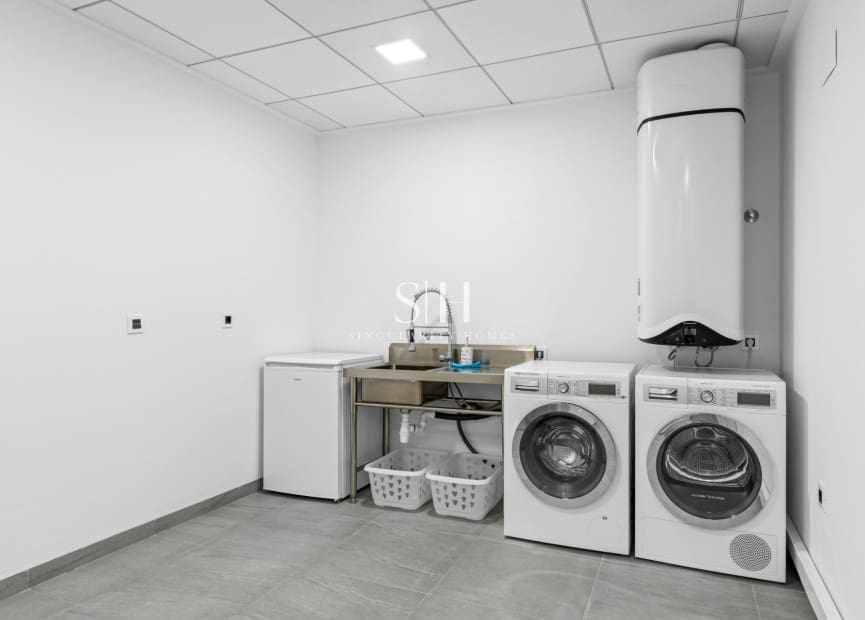 Chalet de 4 habitaciones en San Miguel de Salinas en venta con piscina - 695.000 € (Ref: 9491714)