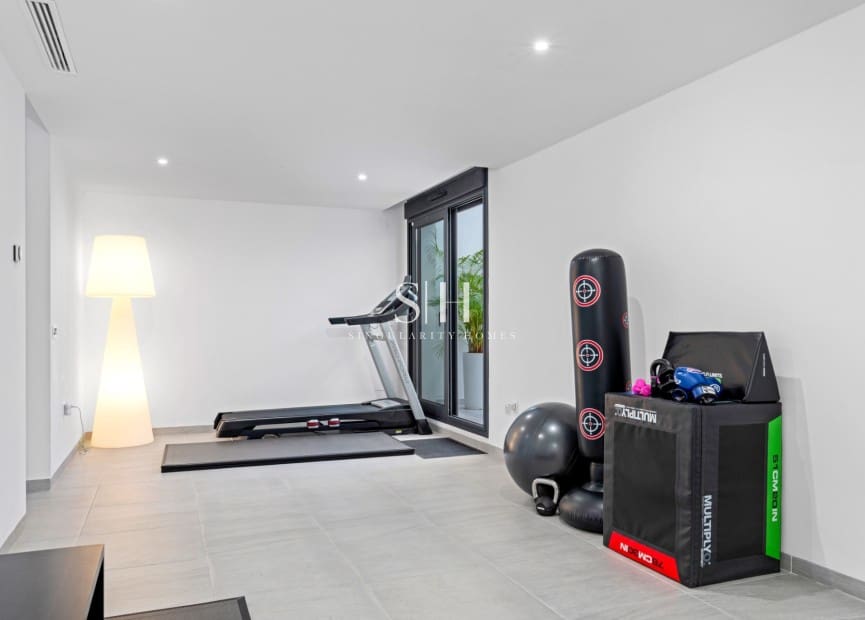 Chalet de 4 habitaciones en San Miguel de Salinas en venta con piscina - 695.000 € (Ref: 9491714)