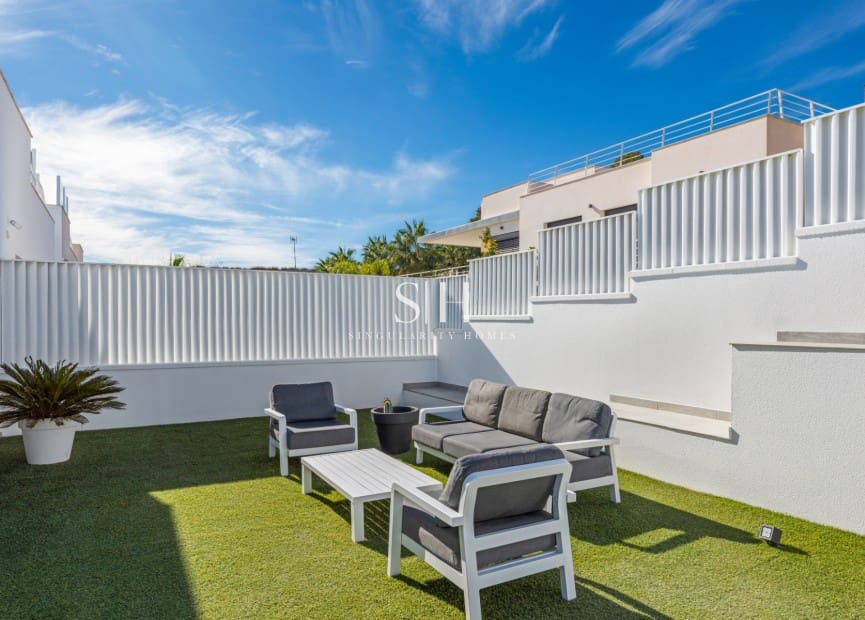 Chalet de 4 habitaciones en San Miguel de Salinas en venta con piscina - 695.000 € (Ref: 9491714)