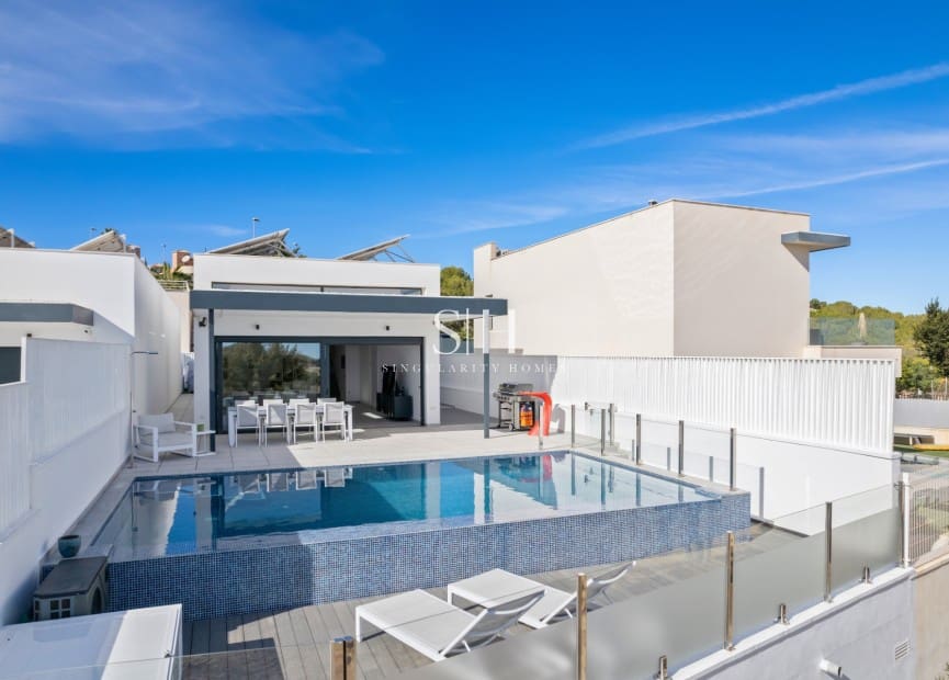 Chalet de 4 habitaciones en San Miguel de Salinas en venta con piscina - 695.000 € (Ref: 9491714)