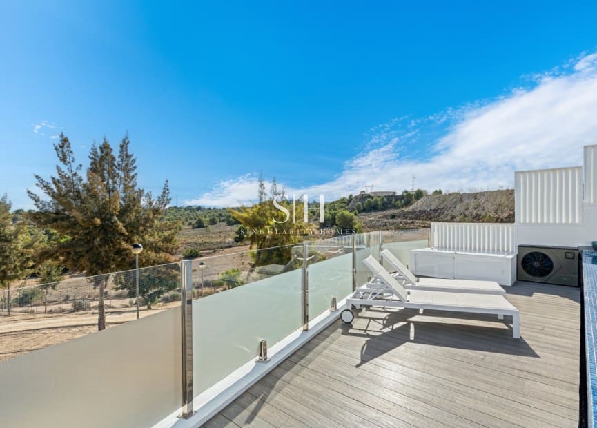 Chalet de 4 habitaciones en San Miguel de Salinas en venta con piscina - 695.000 € (Ref: 9491714)