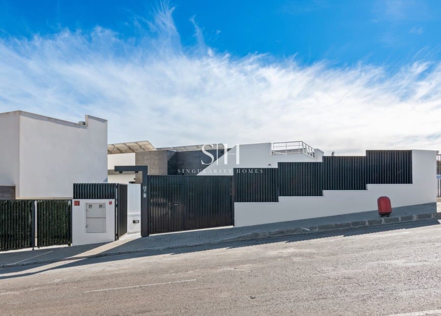 Chalet de 4 habitaciones en San Miguel de Salinas en venta con piscina - 695.000 € (Ref: 9491714)