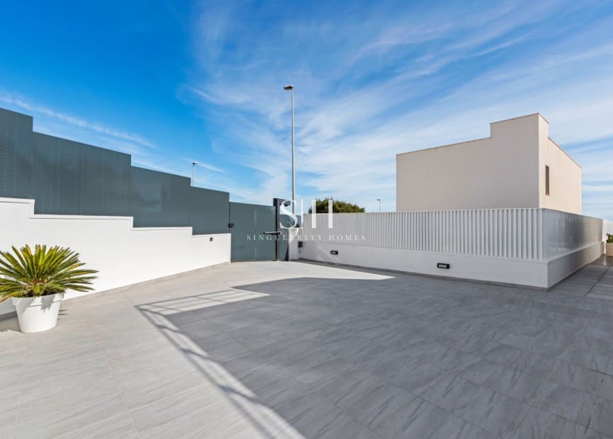 Chalet de 4 habitaciones en San Miguel de Salinas en venta con piscina - 695.000 € (Ref: 9491714)