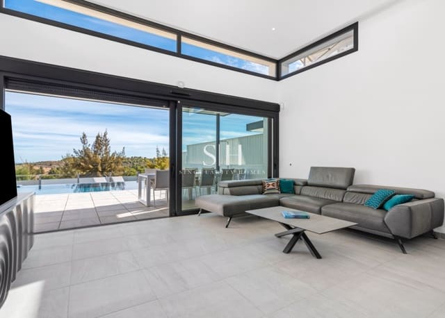 Chalet de 4 habitaciones en San Miguel de Salinas en venta con piscina - 695.000 € (Ref: 9491714)