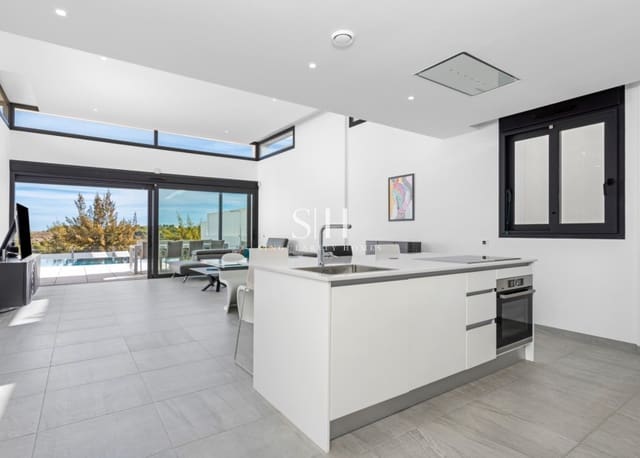 Chalet de 4 habitaciones en San Miguel de Salinas en venta con piscina - 695.000 € (Ref: 9491714)