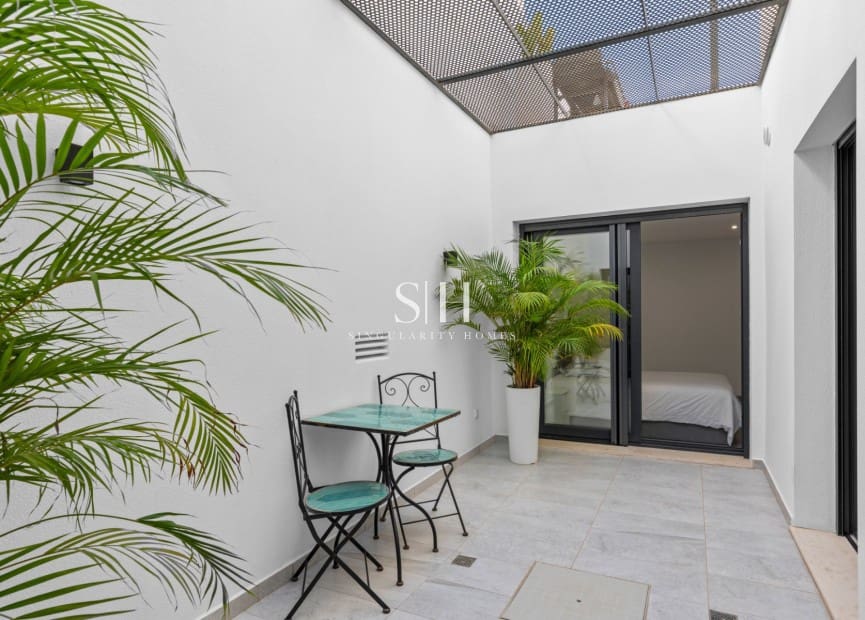 Chalet de 4 habitaciones en San Miguel de Salinas en venta con piscina - 695.000 € (Ref: 9491714)