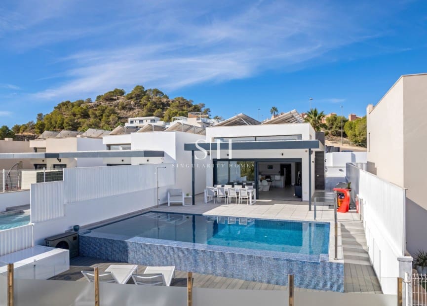 Chalet de 4 habitaciones en San Miguel de Salinas en venta con piscina - 695.000 € (Ref: 9491714)