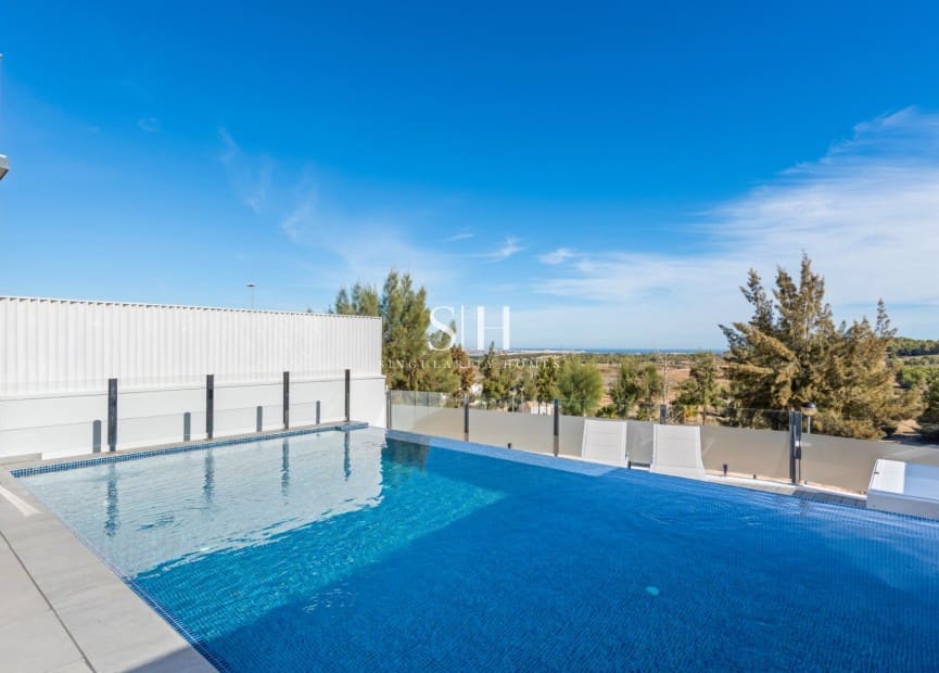 Chalet de 4 habitaciones en San Miguel de Salinas en venta con piscina - 695.000 € (Ref: 9491714)