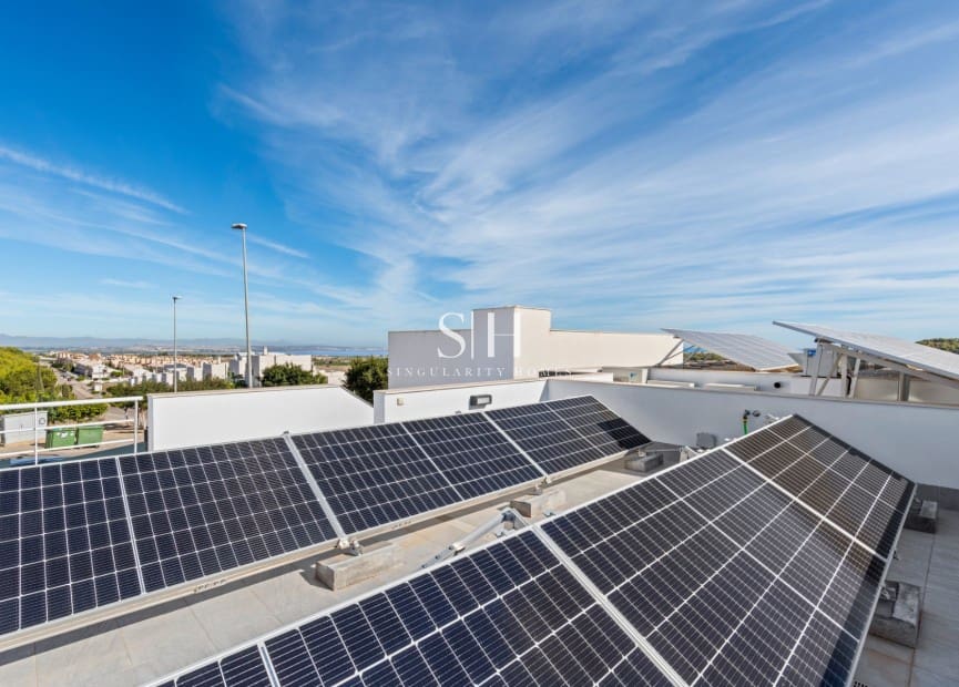 Chalet de 4 habitaciones en San Miguel de Salinas en venta con piscina - 695.000 € (Ref: 9491714)