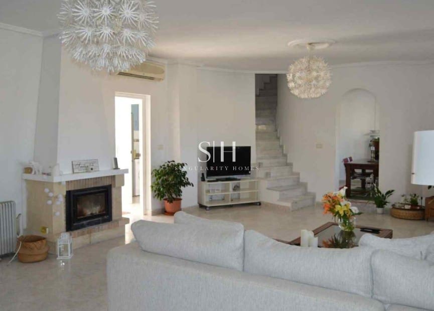 7 bedroom Villa for sale in Ciudad Quesada with pool - € 525,000 (Ref: 9496369)