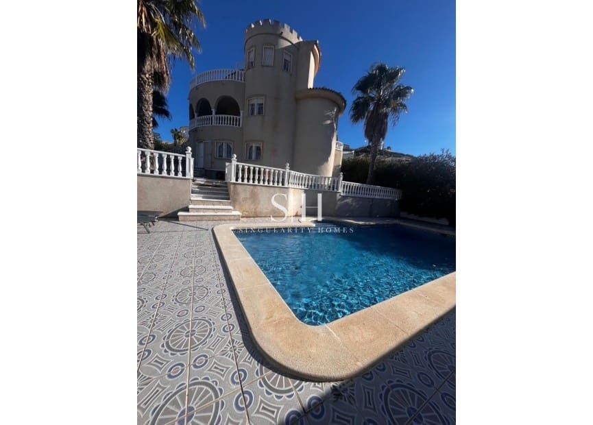 7 bedroom Villa for sale in Ciudad Quesada with pool - € 525,000 (Ref: 9496369)