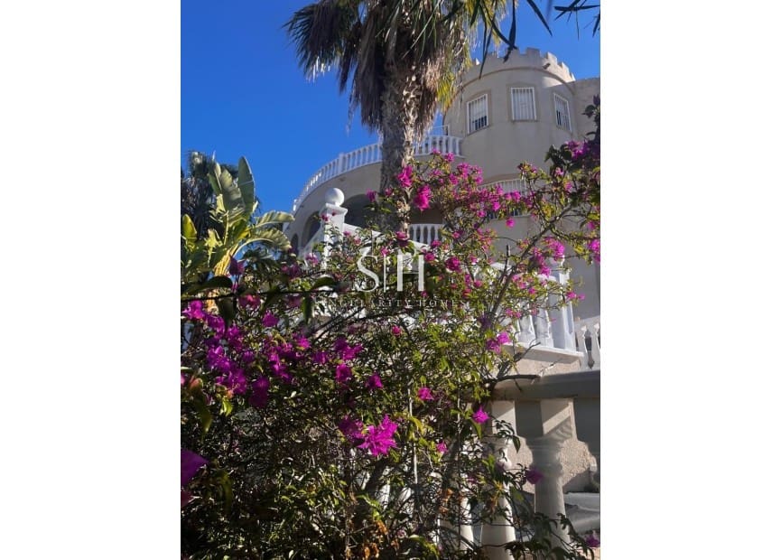 7 bedroom Villa for sale in Ciudad Quesada with pool - € 525,000 (Ref: 9496369)