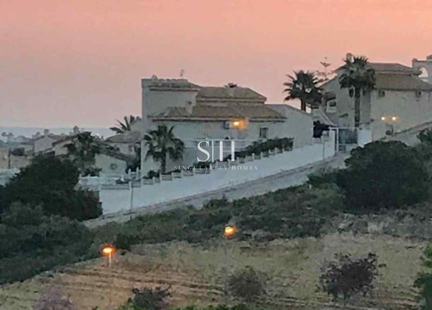 7 bedroom Villa for sale in Ciudad Quesada with pool - € 525,000 (Ref: 9496369)