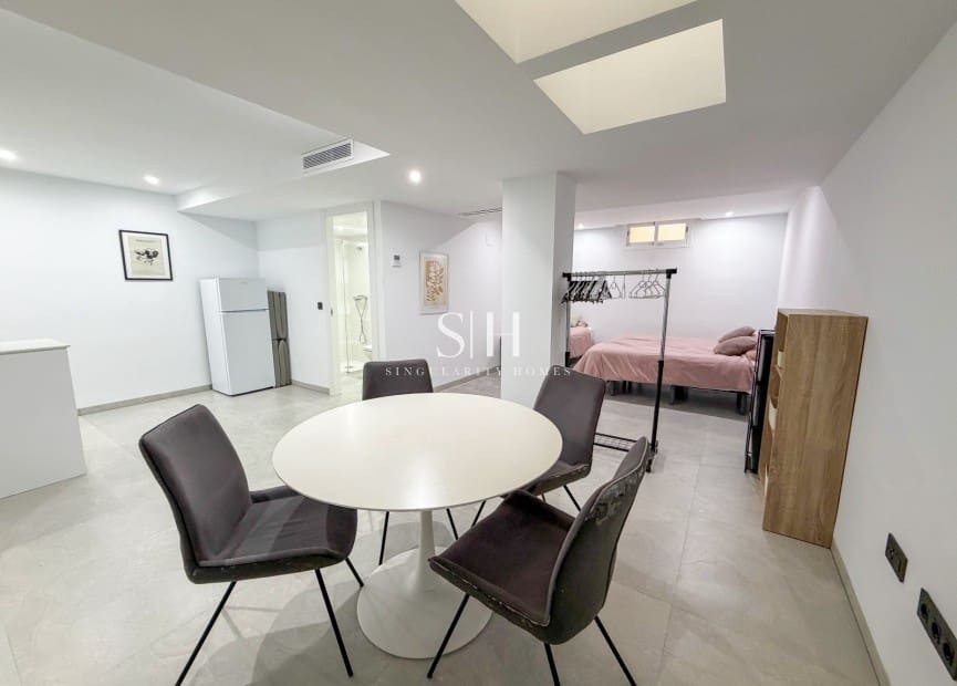 4 bedroom Villa for sale in Villamartin with pool - € 595,000 (Ref: 9506530)