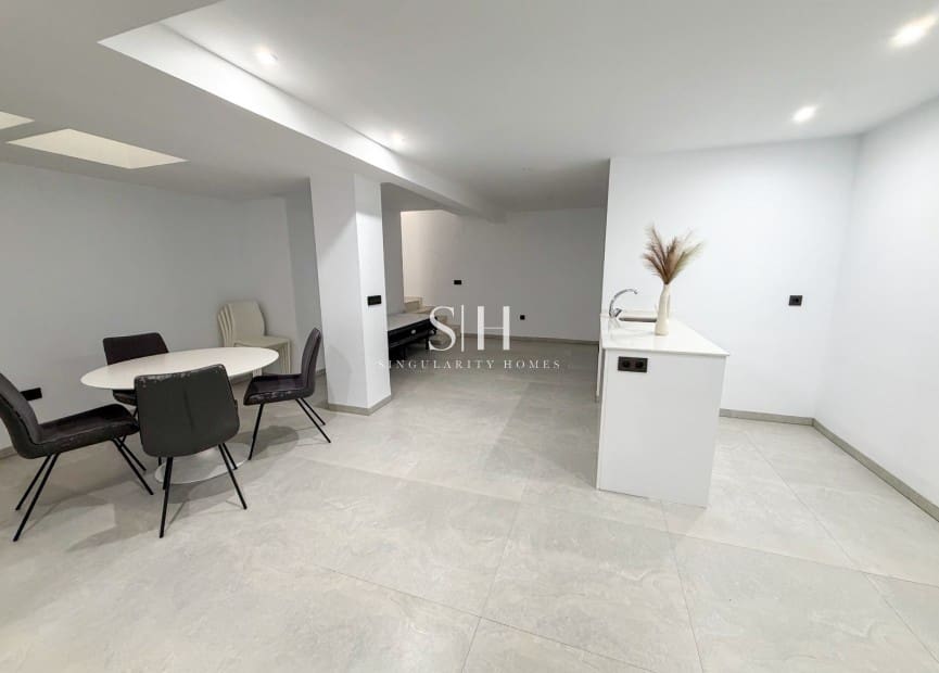 4 bedroom Villa for sale in Villamartin with pool - € 595,000 (Ref: 9506530)