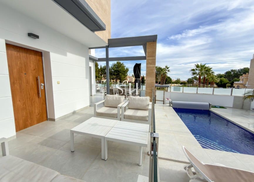 4 bedroom Villa for sale in Villamartin with pool - € 595,000 (Ref: 9506530)