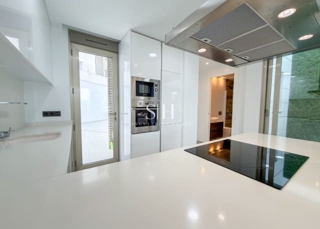 4 slaapkamer Villa te koop in Villamartin, Orihuela met zwembad - € 595.000 (Ref: 9506530)