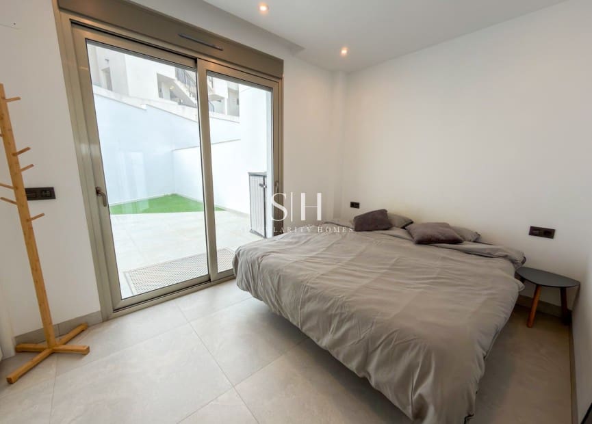 4 bedroom Villa for sale in Villamartin with pool - € 595,000 (Ref: 9506530)