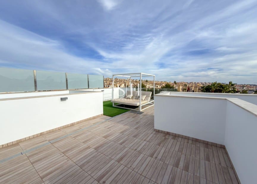 4 bedroom Villa for sale in Villamartin with pool - € 595,000 (Ref: 9506530)