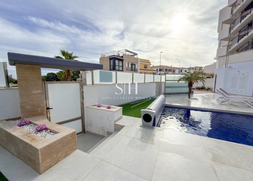 4 bedroom Villa for sale in Villamartin with pool - € 595,000 (Ref: 9506530)