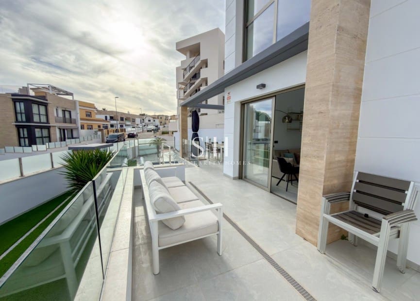 4 bedroom Villa for sale in Villamartin with pool - € 595,000 (Ref: 9506530)