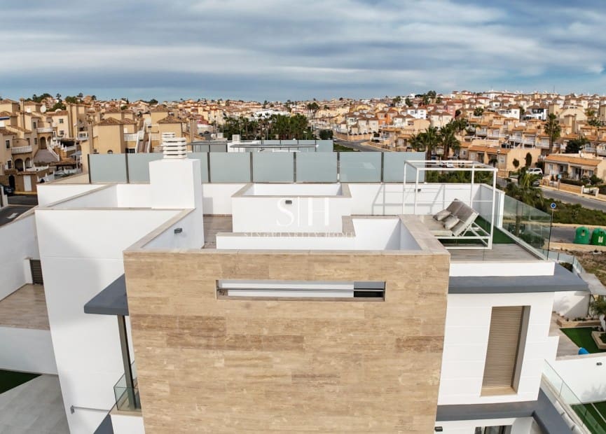 4 bedroom Villa for sale in Villamartin with pool - € 595,000 (Ref: 9506530)