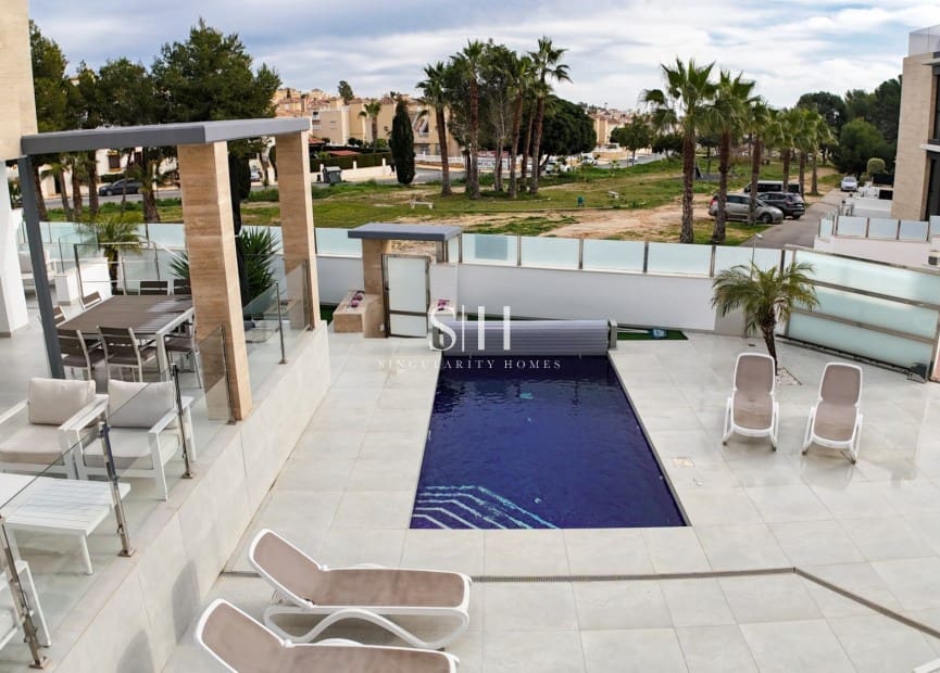 4 bedroom Villa for sale in Villamartin with pool - € 595,000 (Ref: 9506530)