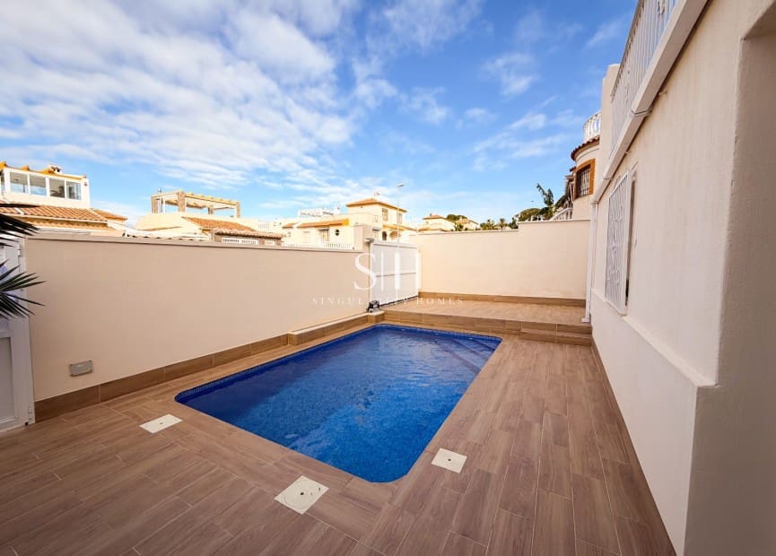 4 soverom Villa til salgs i Torre del Moro med svømmebasseng garasje - € 369 000 (Ref: 9516603)