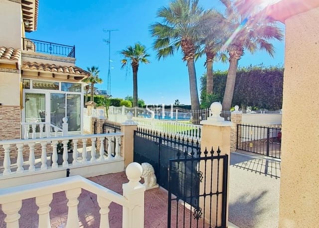 2 slaapkamer Villa te koop in Playa Flamenca, Orihuela met zwembad - € 219.000 (Ref: 9521675)