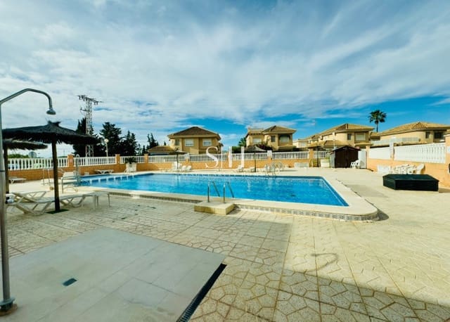 2 bedroom Penthouse for sale in Punta Prima, Orihuela with pool - € 132,000 (Ref: 9535078)