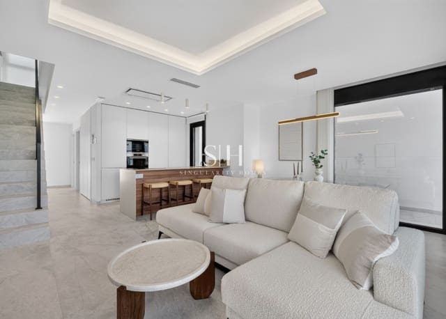 Chalet de 3 habitaciones en Aguas Nuevas, Torrevieja en venta con piscina - 550.000 € (Ref: 9552692)