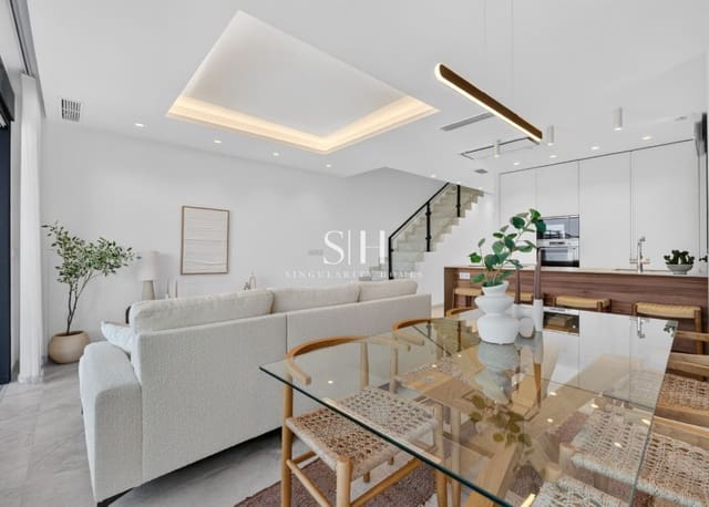 Chalet de 3 habitaciones en Aguas Nuevas, Torrevieja en venta con piscina - 550.000 € (Ref: 9552692)
