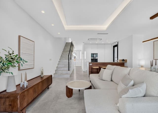 Chalet de 3 habitaciones en Aguas Nuevas, Torrevieja en venta con piscina - 550.000 € (Ref: 9552692)