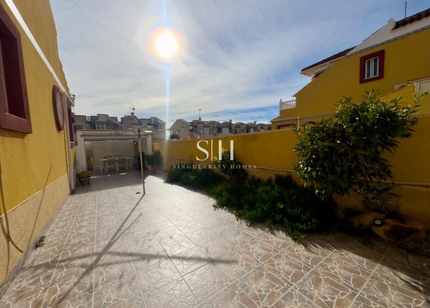 2 soveværelse Byhus til salg i La Regia med swimmingpool garage - € 219.900 (Ref: 9572195)