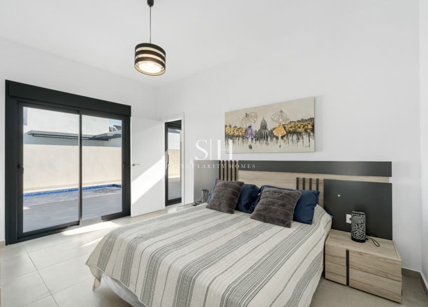 3 soveværelse Semi-Rækkehus til salg i Daya Nueva med swimmingpool - € 380.000 (Ref: 9603268)
