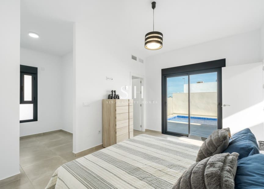 3 soveværelse Semi-Rækkehus til salg i Daya Nueva med swimmingpool - € 380.000 (Ref: 9603268)