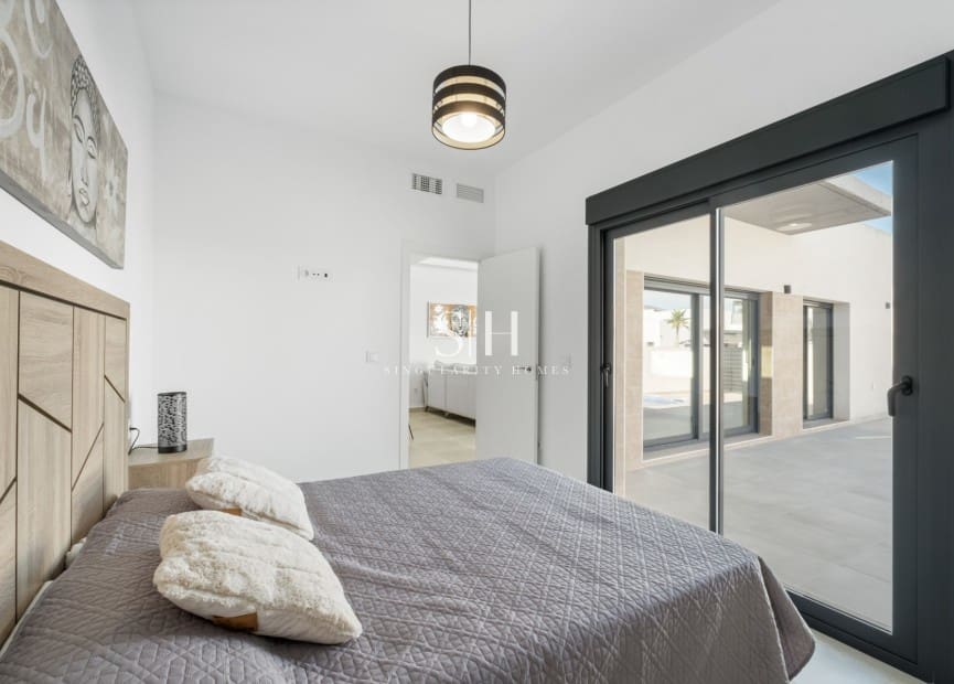 3 soveværelse Semi-Rækkehus til salg i Daya Nueva med swimmingpool - € 380.000 (Ref: 9603268)