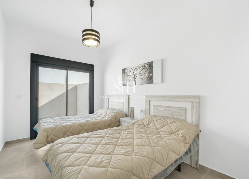 3 soveværelse Semi-Rækkehus til salg i Daya Nueva med swimmingpool - € 380.000 (Ref: 9603268)